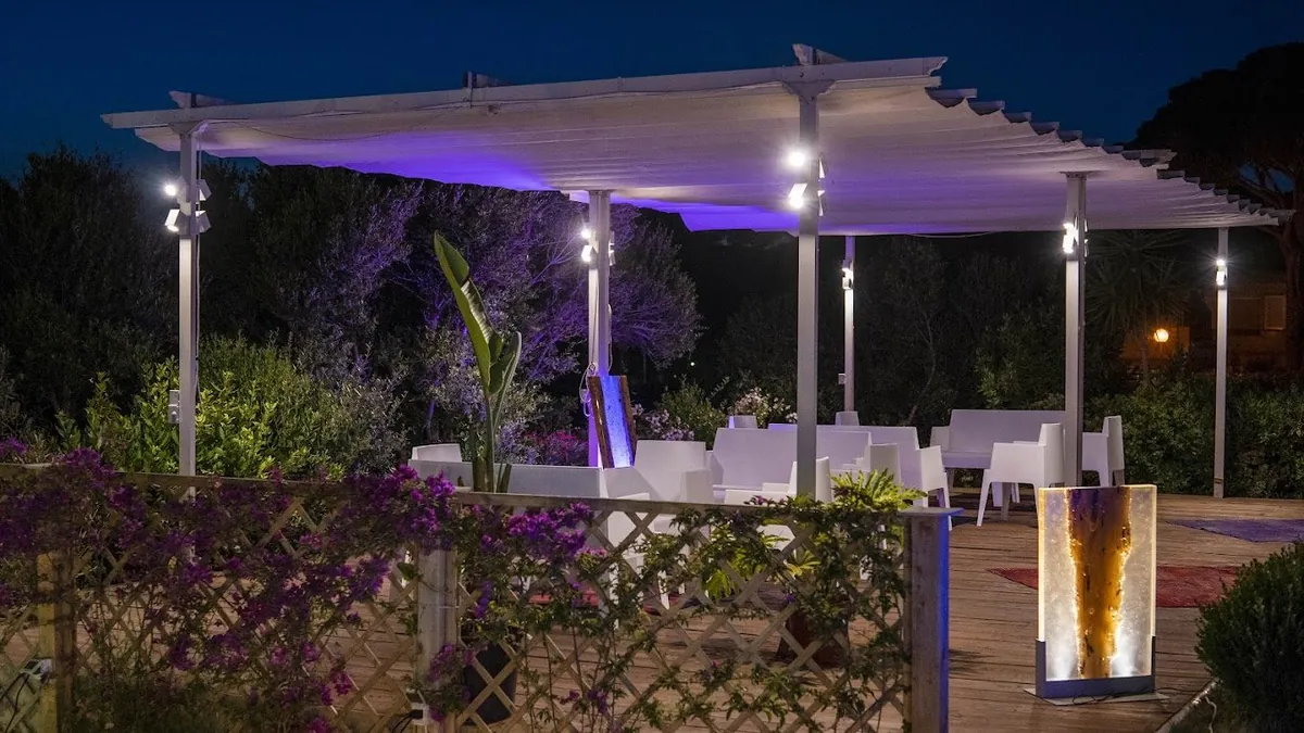 The garden of Ristorante ART at night